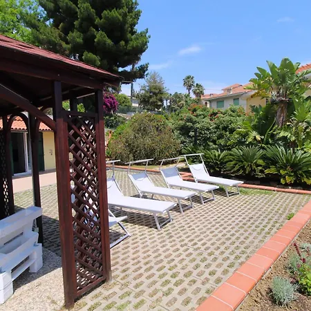 La Pace, Il Sole, Il Mare - Casa Indipendente Vista Mare, Posto Auto Privato, Ampio Spazio Esterno Attrezzato, A Pochi Minuti Dalle Spiagge 別荘 *