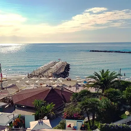 別荘 La Pace, Il Sole, Il Mare - Casa Indipendente Vista Mare, Posto Auto Privato, Ampio Spazio Esterno Attrezzato, A Pochi Minuti Dalle Spiagge サンレモ