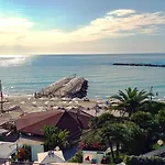 بيت للعطل La Pace, Il Sole, Il Mare - Casa Indipendente Vista Mare, Posto Auto Privato, Ampio Spazio Esterno Attrezzato, A Pochi Minuti Dalle Spiagge سانريمو