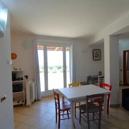 Casa de Férias La Pace, Il Sole, Il Mare - Casa Indipendente Vista Mare, Posto Auto Privato, Ampio Spazio Esterno Attrezzato, A Pochi Minuti Dalle Spiagge Sanremo